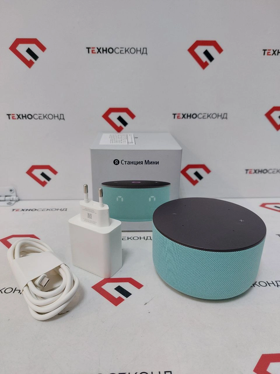 Умная колонка Яндекс Станция Мини 3 с часами