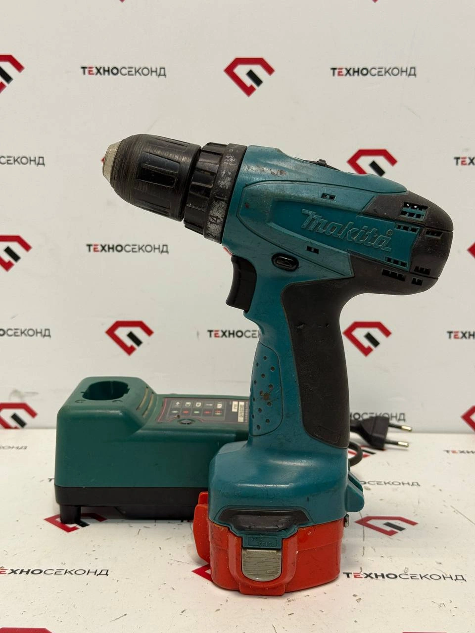 Дрель-шуруповерт Makita 6271DWAE