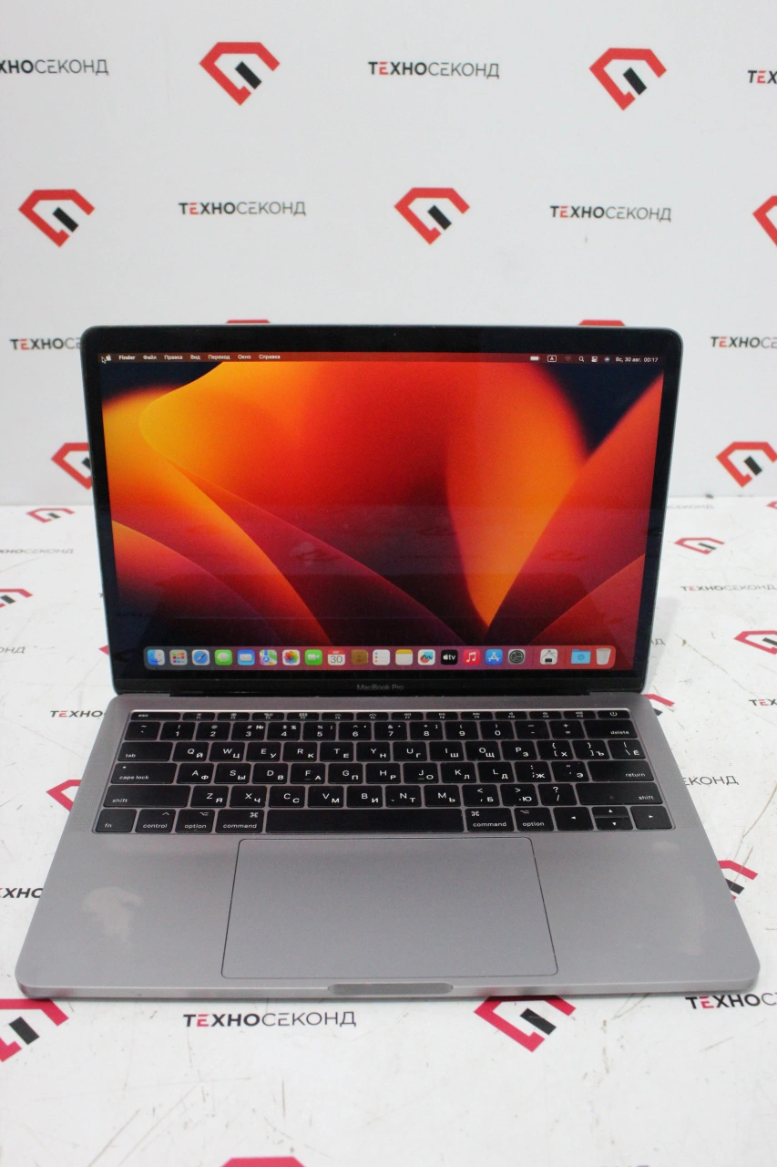 Ноутбук  Apple MacBook Pro 13 (2017 год)