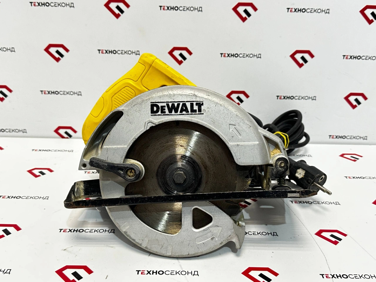 Дисковая (циркулярная) пила DeWalt DWE550 