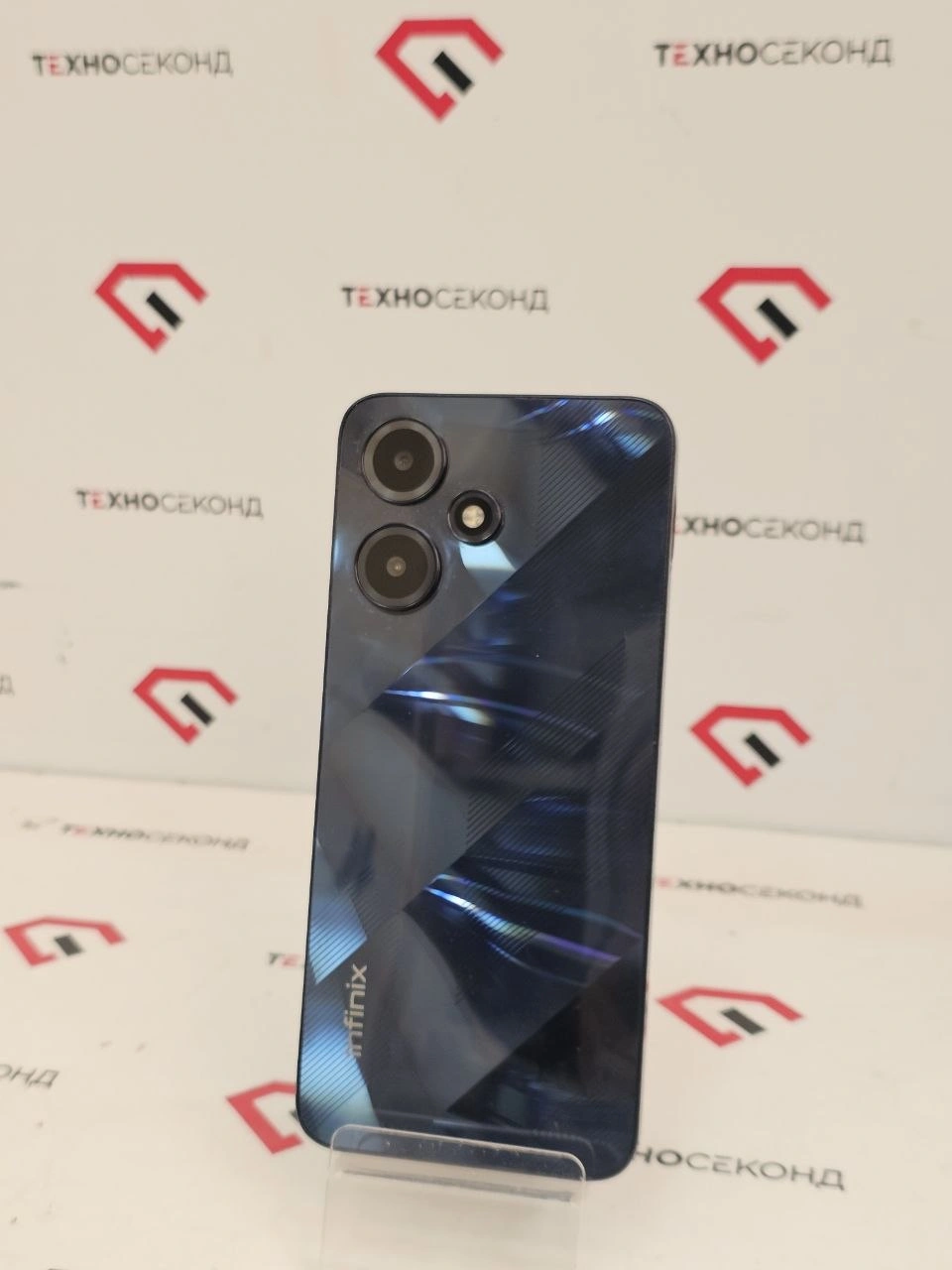 Телефон Infinix Hot 30 Play NFC 8GB/128GB