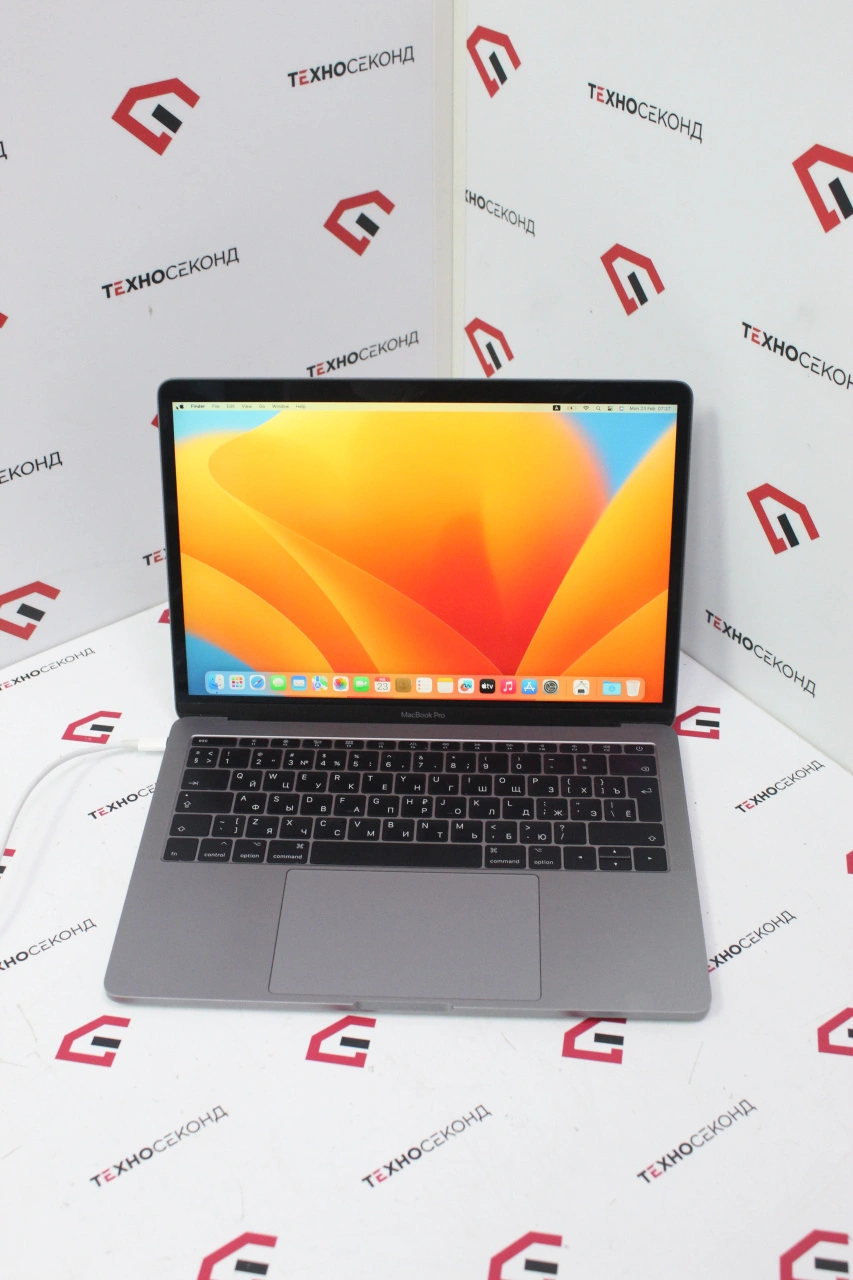 Ноутбук Apple MacBook Pro 13 (2017 год) [MPXQ2]