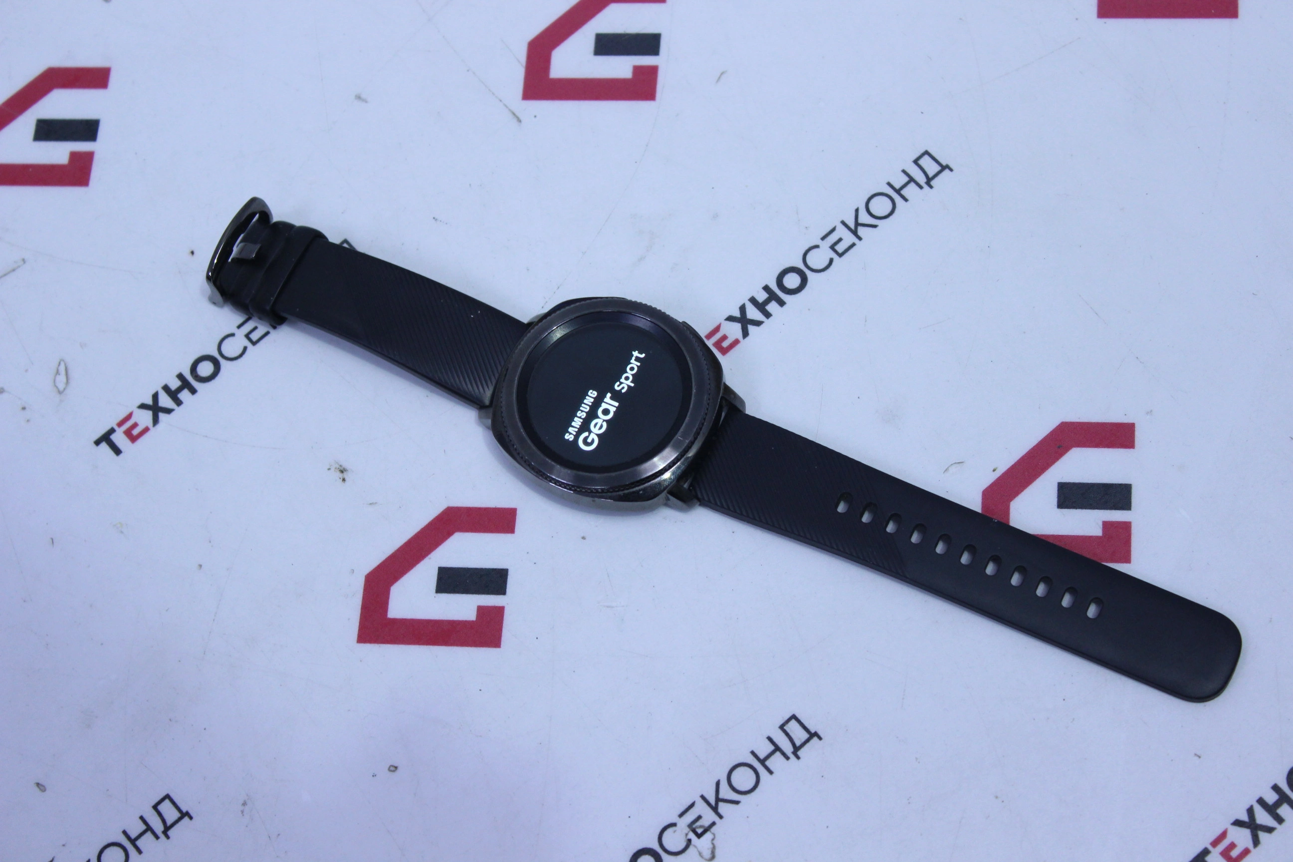 Умные часы Samsung Gear Sport