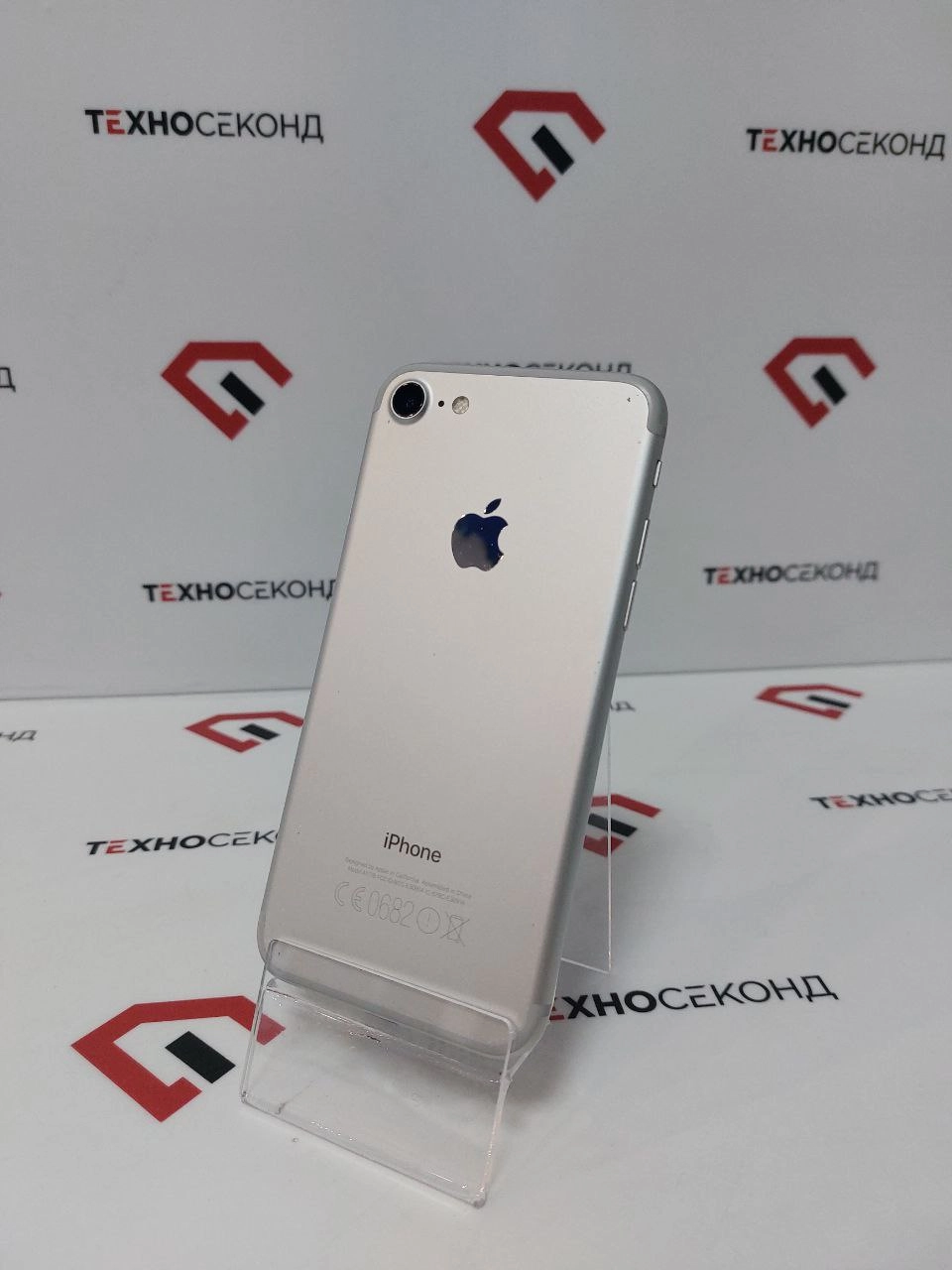 Смартфон Apple iPhone 7 32GB 