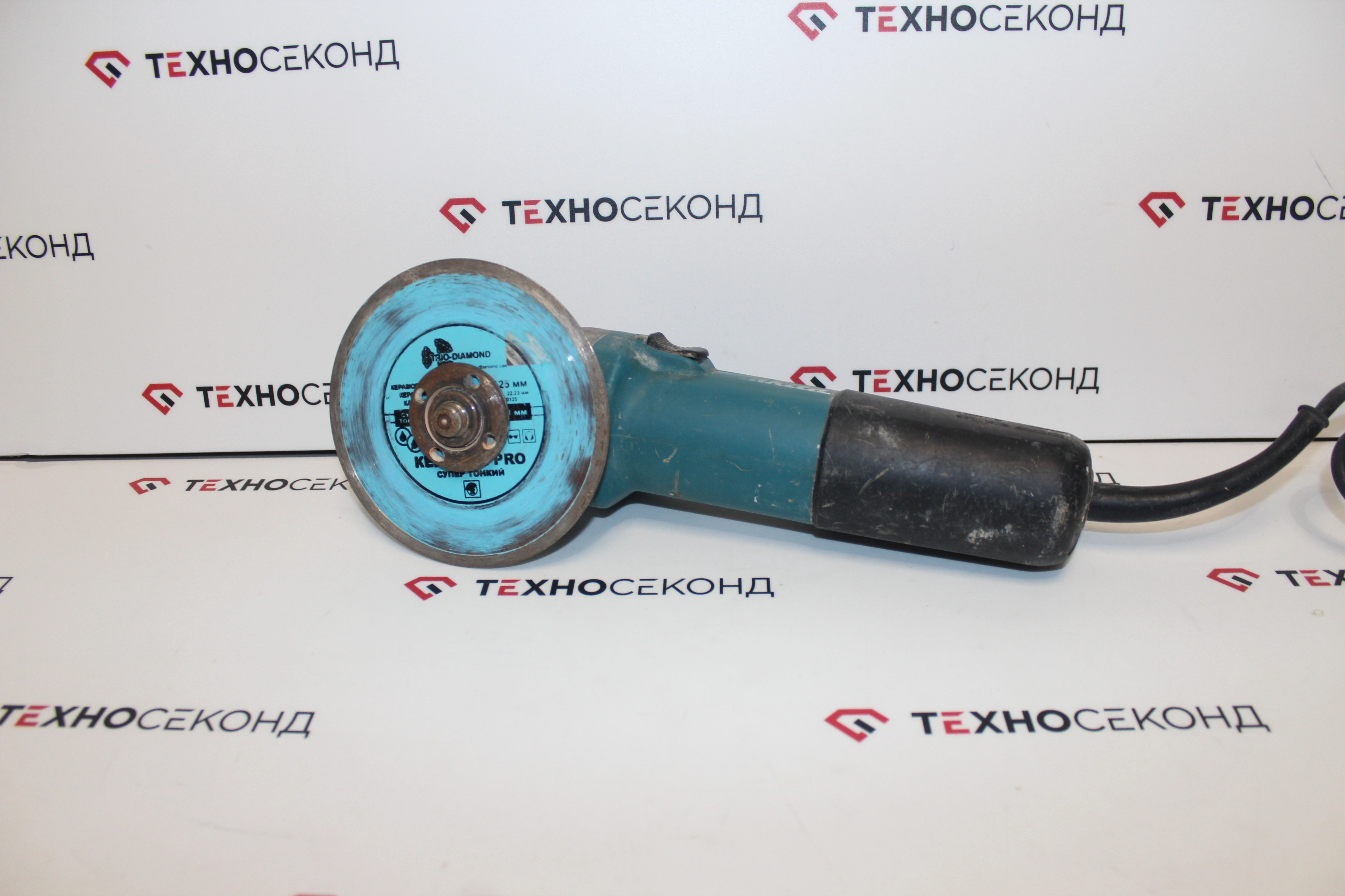 Угловая шлифмашина Makita 9557HN