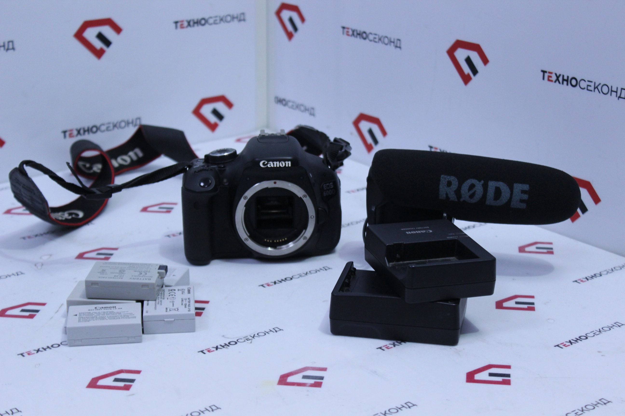 Зеркальный фотоаппарат Canon EOS 600D Body/Проводной микрофон RODE VideoMic Pro R