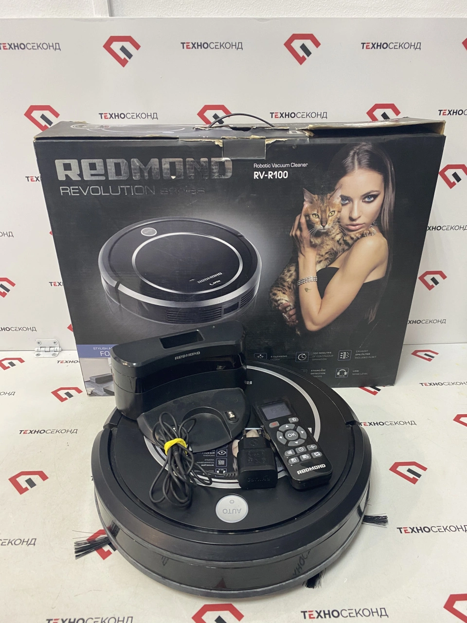 Робот-пылесос Redmond RV-R100 (пульт)