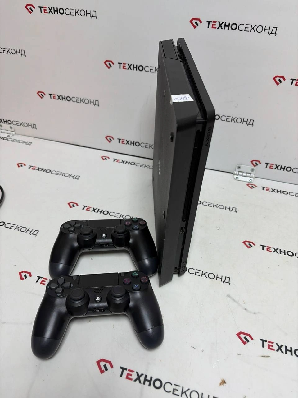 Игровая приставка Sony PlayStation 4 1TB CUH-2016B