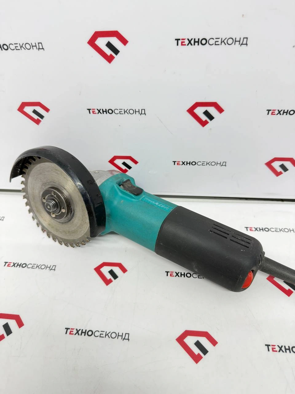 Угловая шлифмашина Makita 9558HN
