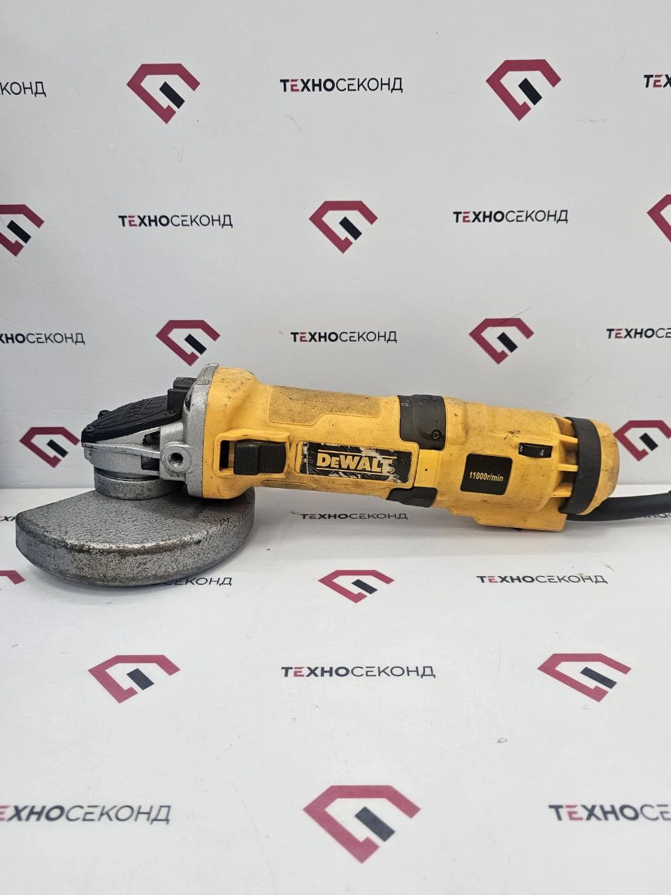 Угловая шлифмашина DEWALT DWE8300S