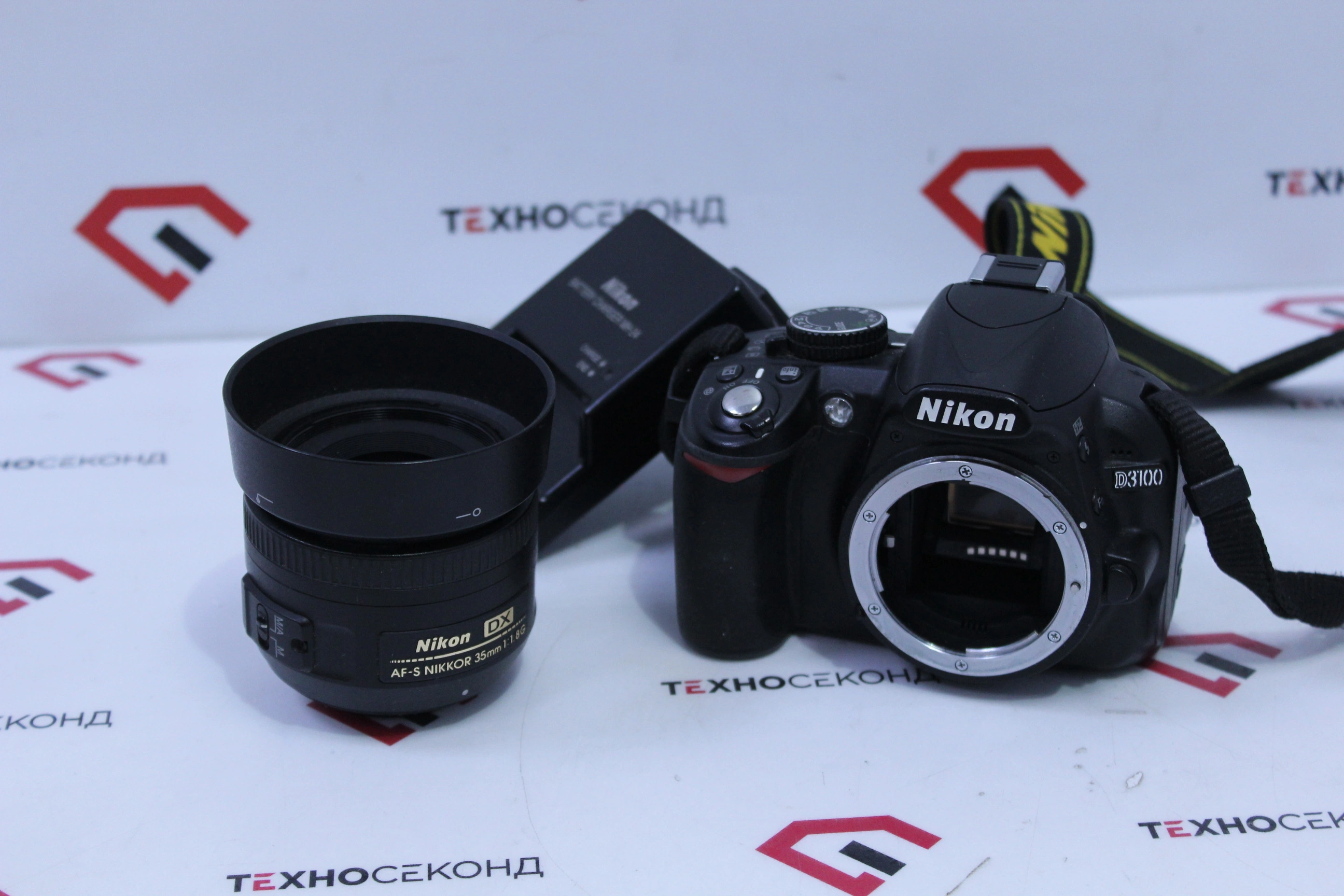 Зеркальный фотоаппарат  Nikon D3100/Объектив Nikon AF-S DX NIKKOR 35mm f/1.8G