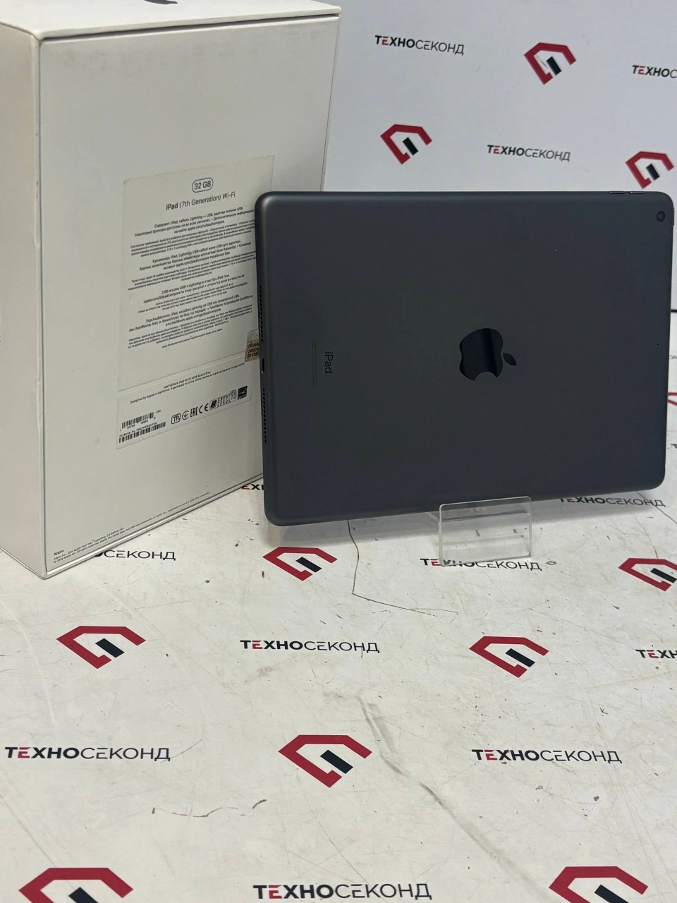 Планшет Apple iPad 10.2 32GB MW742