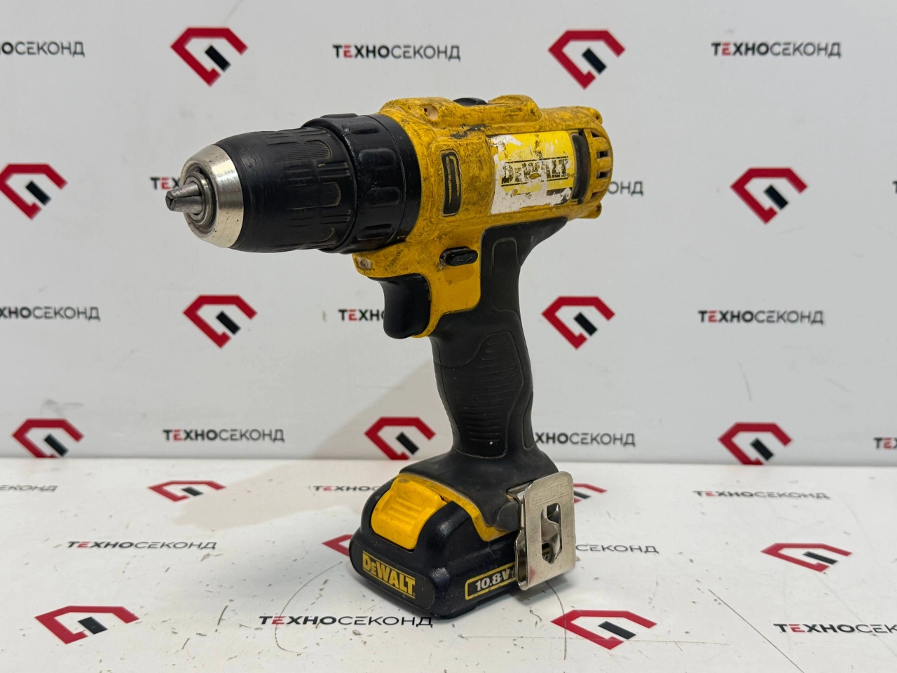 Дрель-шуруповерт DeWalt DCD710