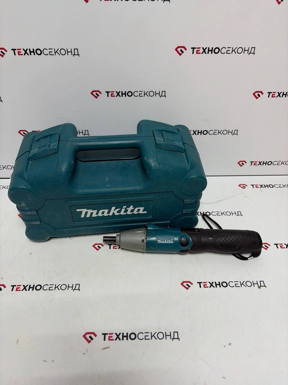 Электроотвертка Makita 6722DW