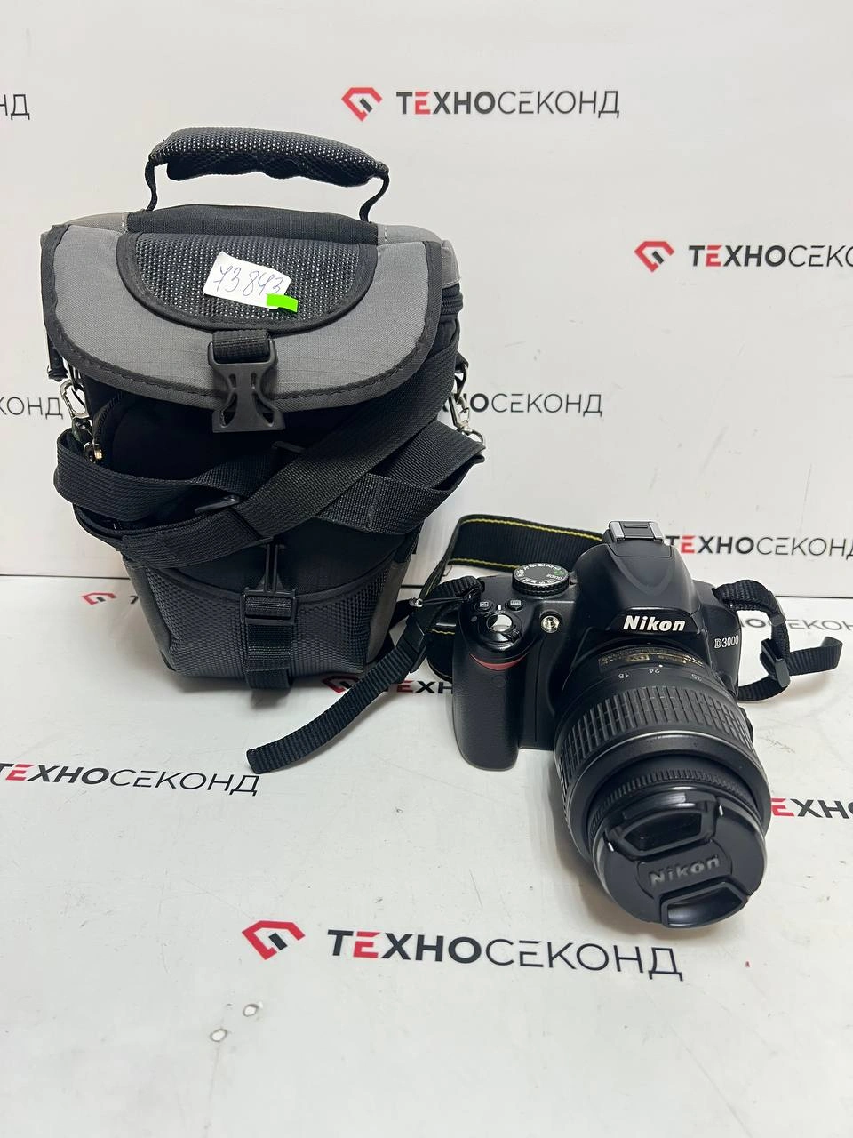 Зеркальный фотоаппарат Nikon D3000 Kit 18-55mm VR