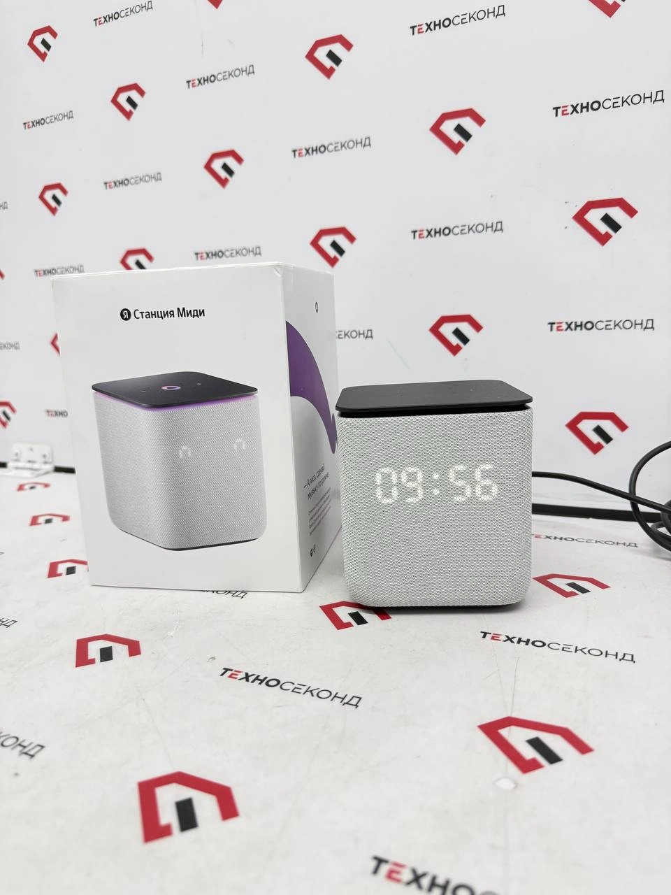 Умная колонка Яндекс Станция Миди (серый)