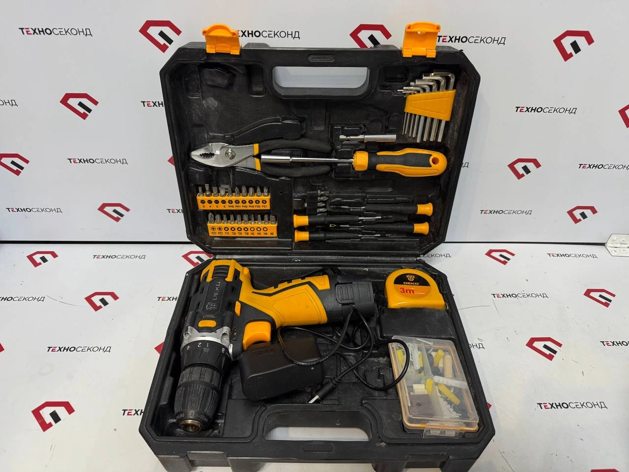 Дрель-шуруповерт Deko Banger SET 93 063-4167