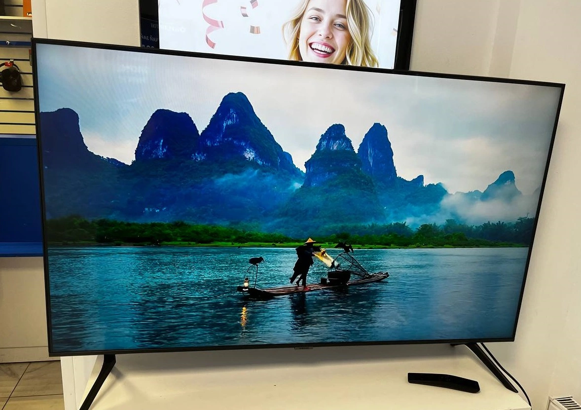 Телевизор Samsung Crystal AU7100 UE50AU7100UXCE