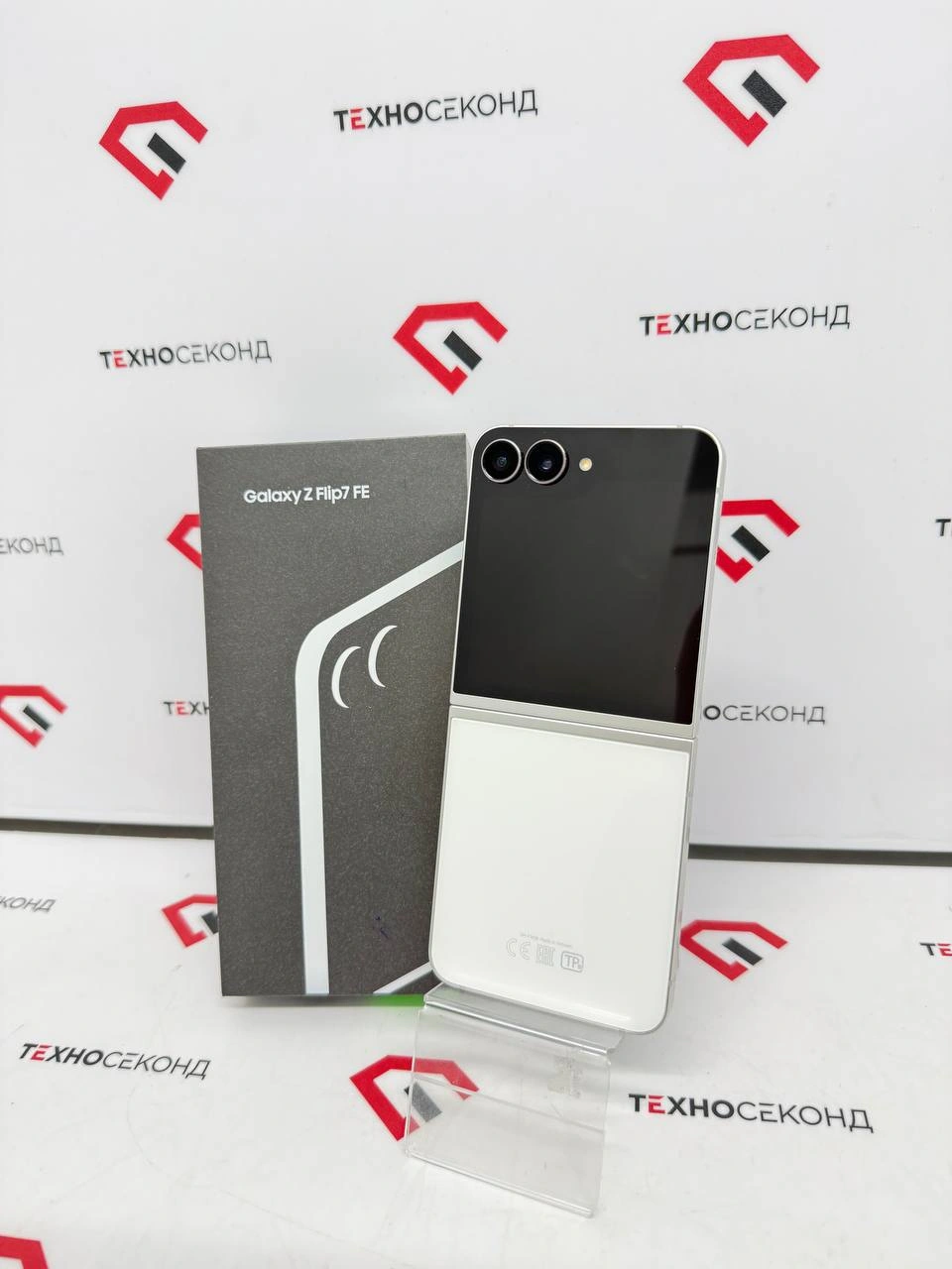Телефон Samsung Galaxy Z Flip7 FE SM-F761B 8GB/128GB