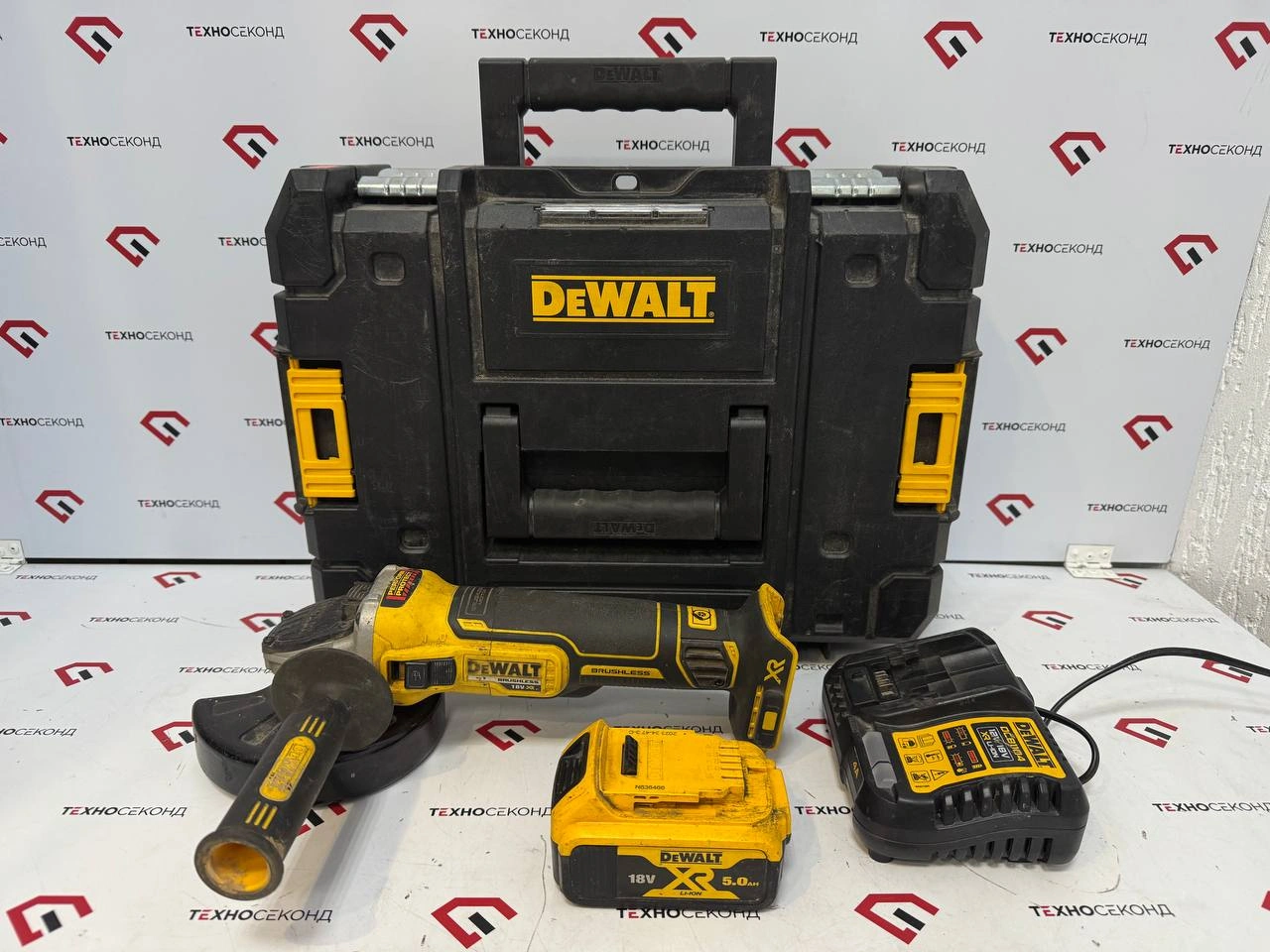 Угловая шлифмашина  DeWalt DCG405N