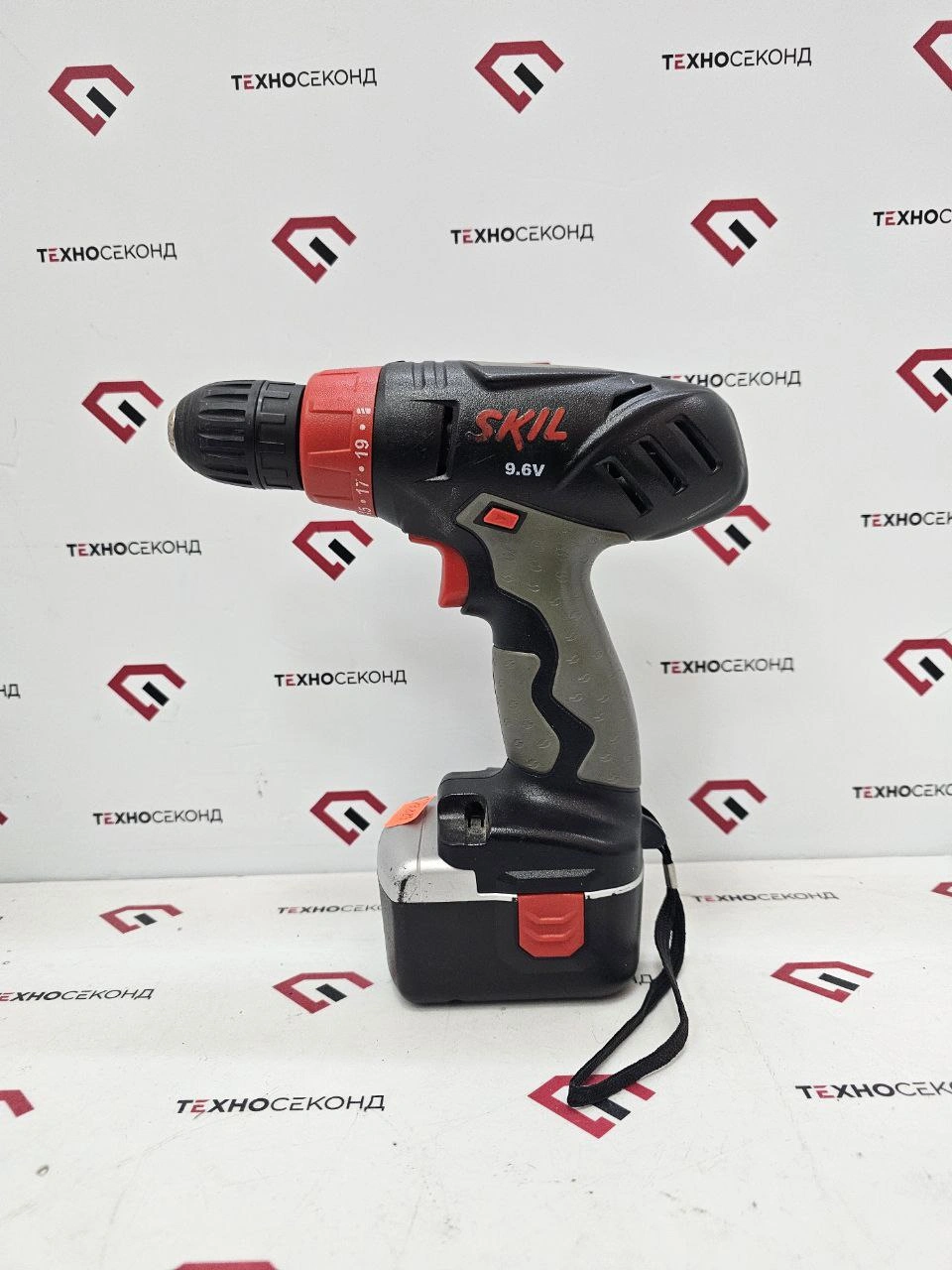 Дрель-шуруповерт Skil 2017 LA (F0152017LA)