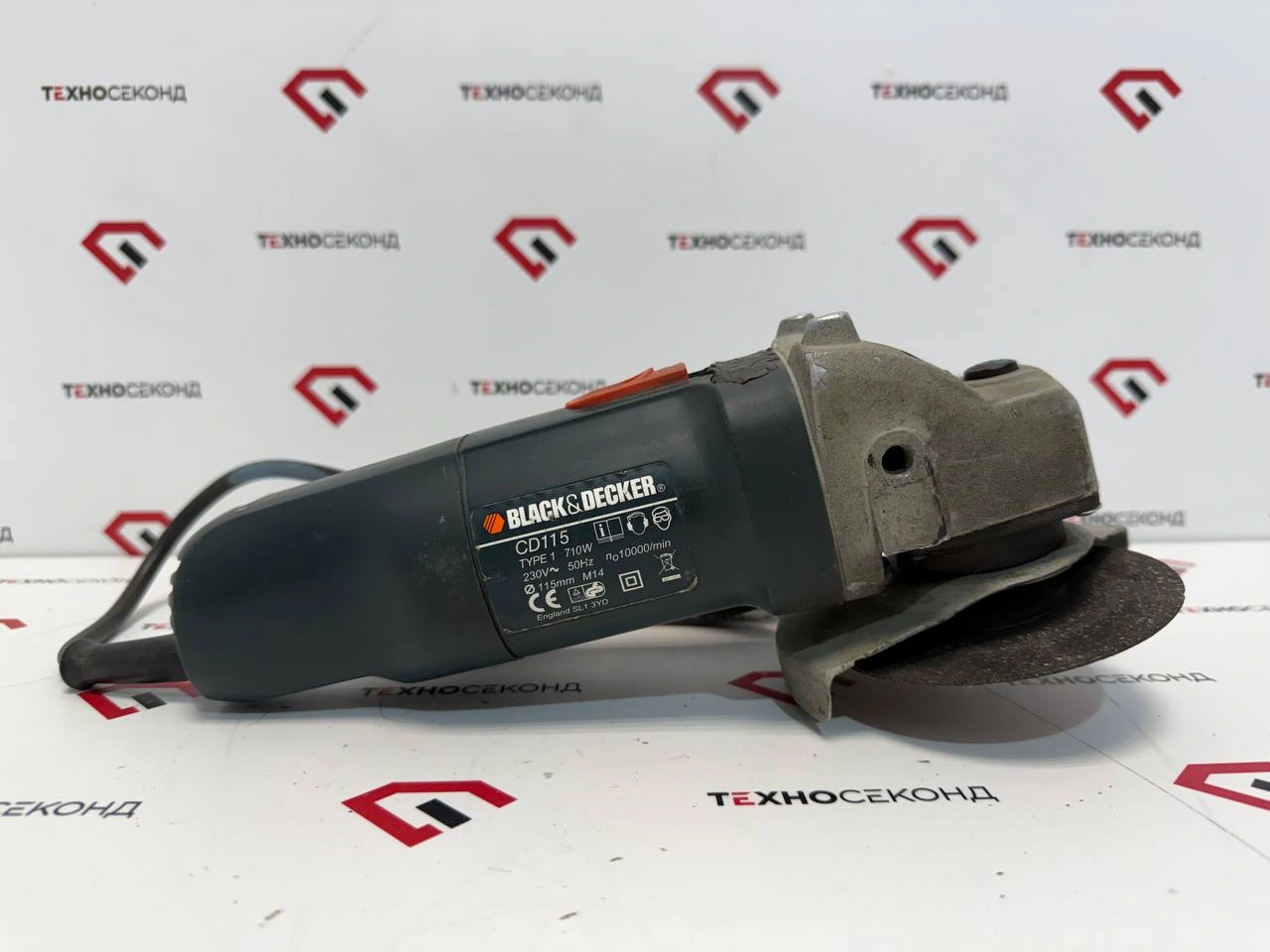 Угловая шлифмашина Black & Decker CD115