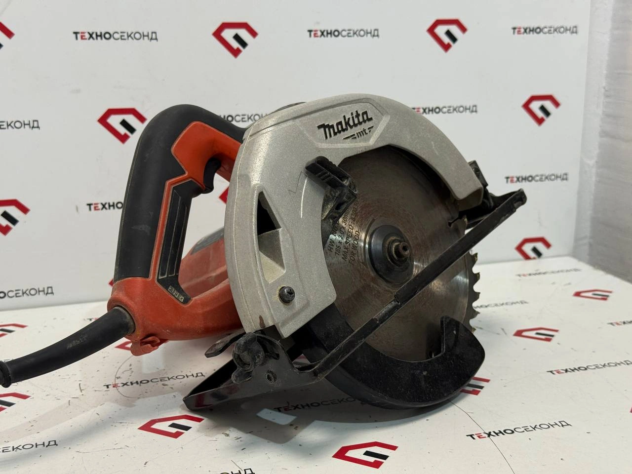 Дисковая (циркулярная) пила Makita MT M5802