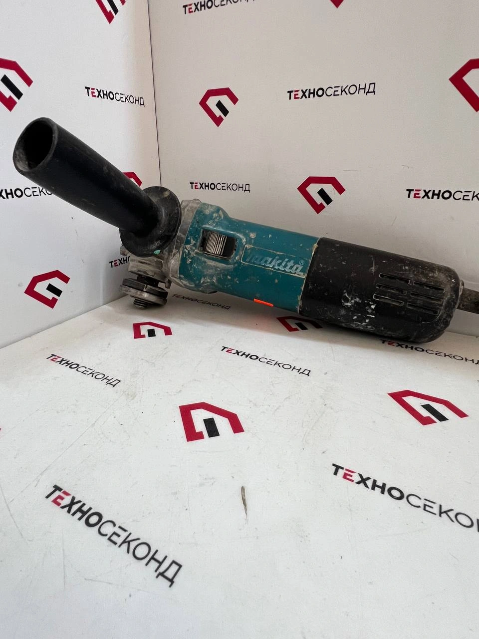 Угловая шлифмашина Makita 9558HN